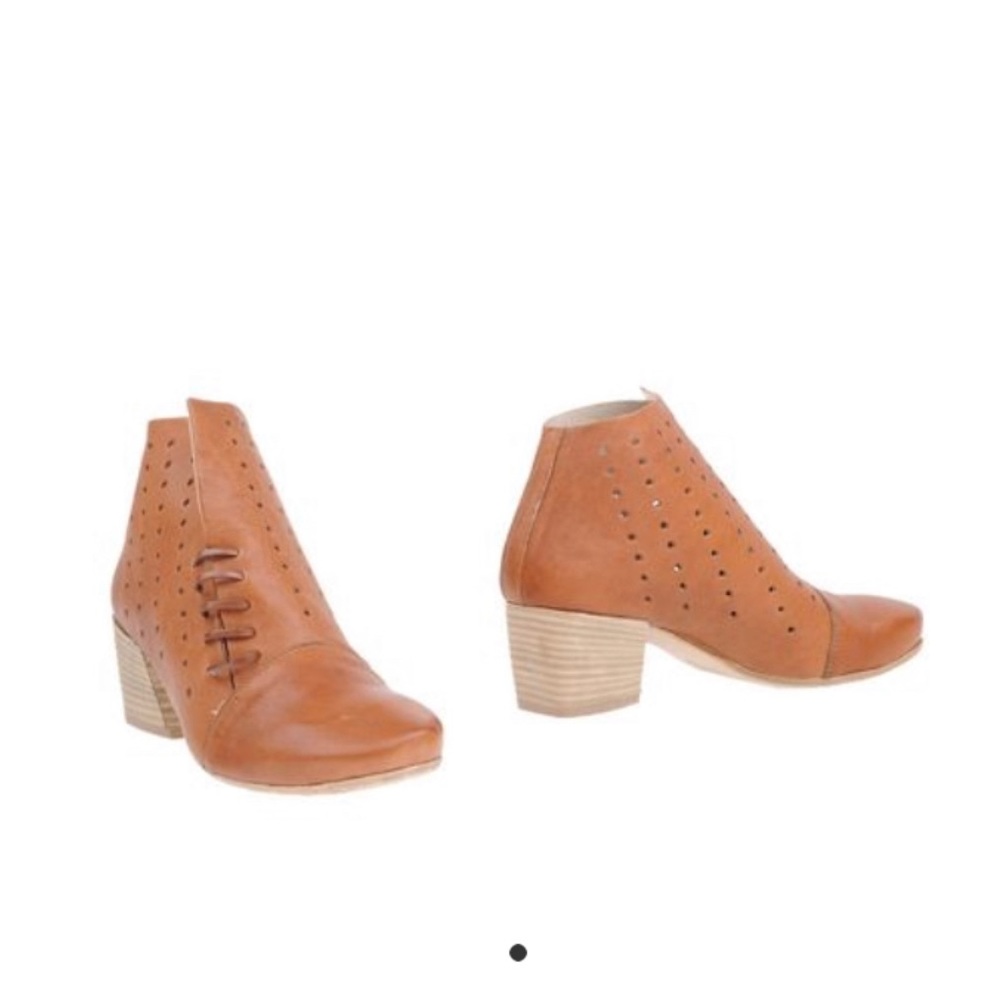 NIB 1725.A leather booties 36